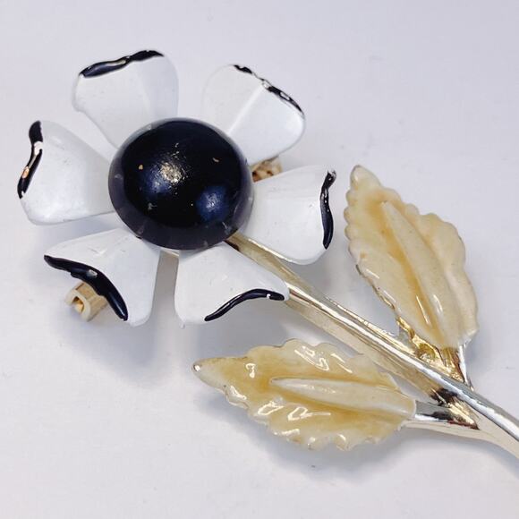 VTG 1960s Brooch Mod Enamel Flower Black White Mid Century Statement Pin - Picture 4 of 9